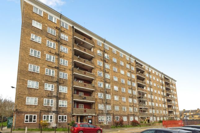 3 bed property, in Penrose Street, £360,000