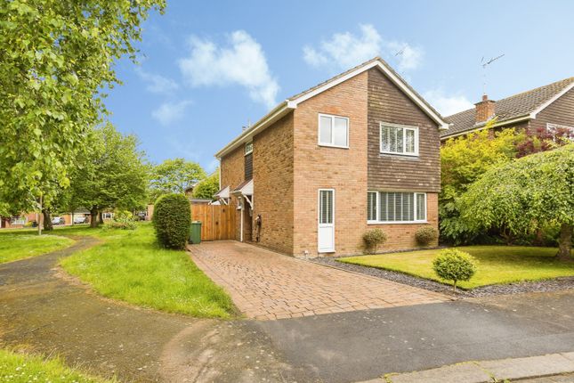 4 bed property, in Nightingale Close, £450,000