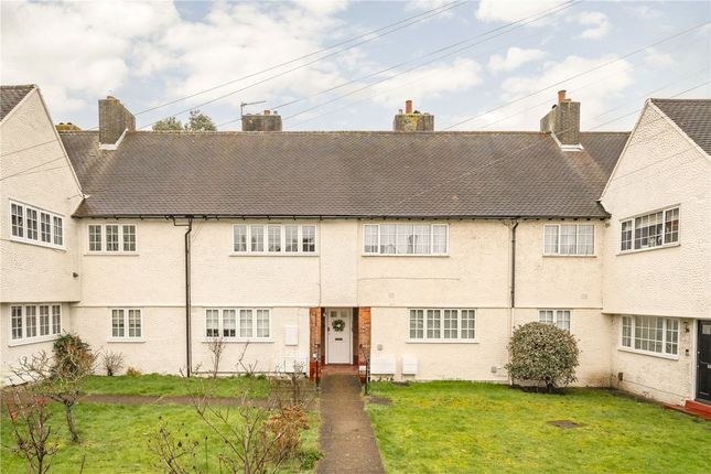 2 bed property, in Moira Road, £250,000