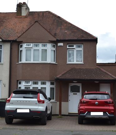 3 bed property, in Chiltern Road, £595,000