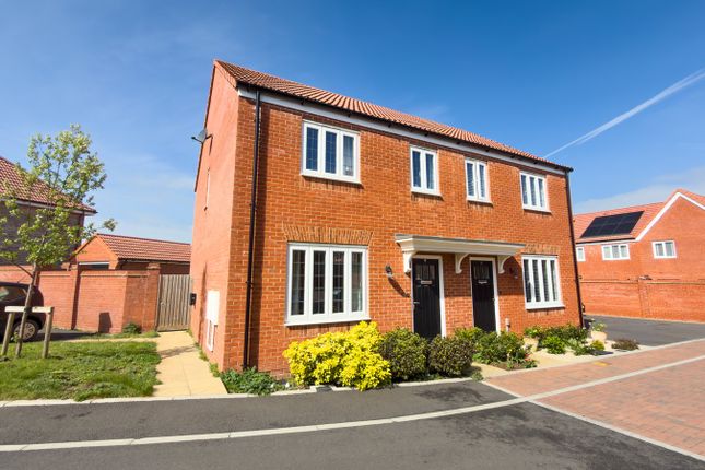 3 bed property, in Bells Close, £369,000