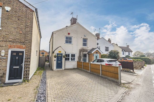 3 bed property, in Fairfield Road, £425,000