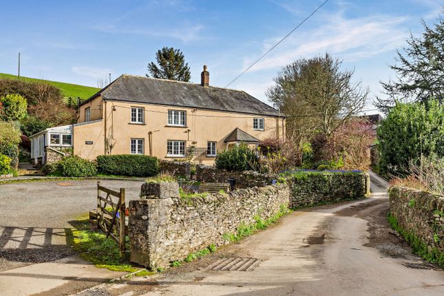 6 bed property, in Ledstone, £795,000