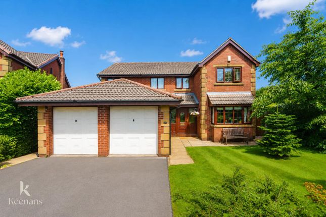 5 bed property, in Oakley Close, £695,000