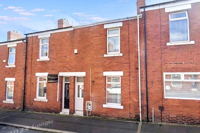 2 bed property, in Ilchester Street, £65,000
