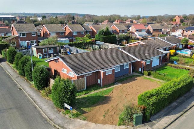 3 bed property, in Broadfields, £340,000