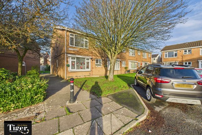 2 bed property, in Boston Way, £68,950
