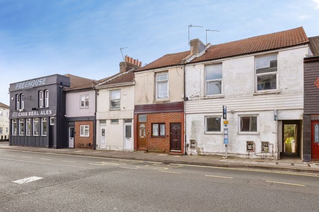 2 bed property, in Highland Road, £145,000