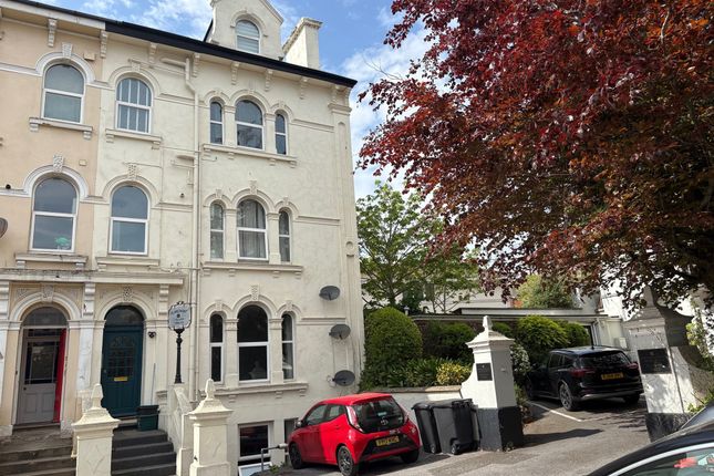 2 bed property, in Orchard Gardens, £120,000