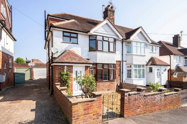 4 bed property, in Byrefield Road, £550,000