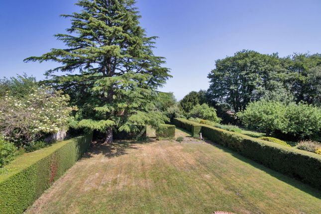 5 bed property, in White Hill Road, £850,000