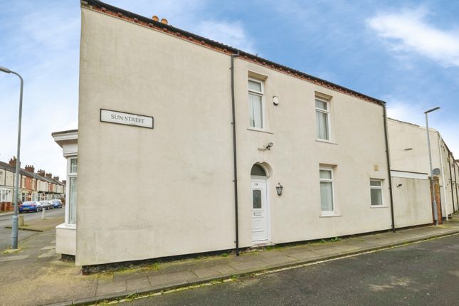 2 bed property, in Sun Street, £70,000