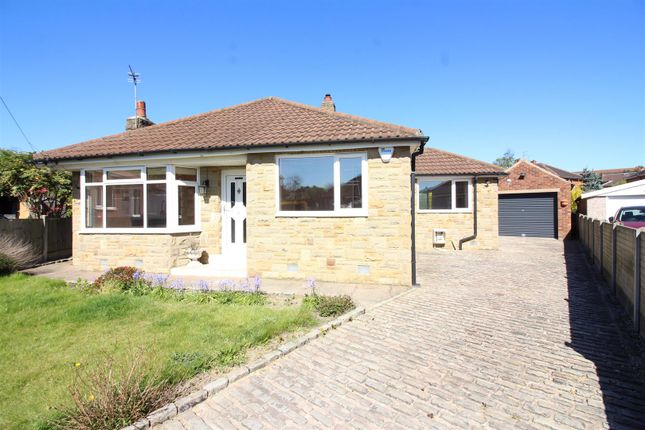 2 bed property, in Greenway Close, £300,000