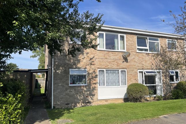 2 bed property, in Pym Walk, £220,000