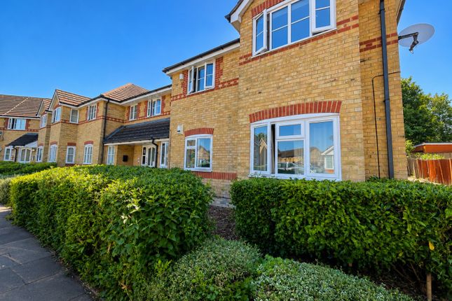 2 bed property, in Larkspur Gardens, £190,000