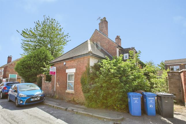 2 bed property, in Village Street, £90,000