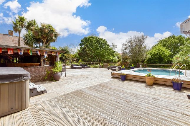 6 bed property, in Sweechgate, £1,000,000