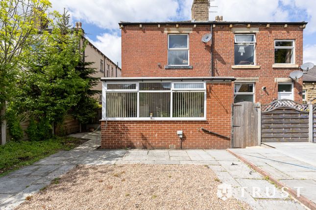 1 bed property, in Clerk Green Street, £70,000