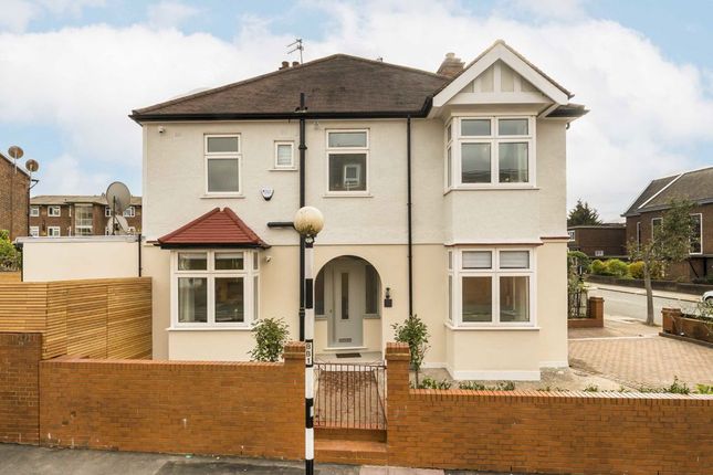 4 bed property, in Peter Avenue, £900,000