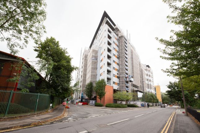 2 bed property, in Taylorson Street South, £160,000