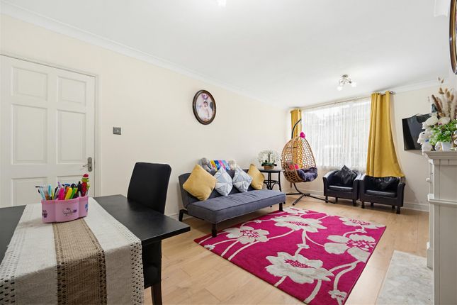 4 bed property, in Friendship Walk, £510,000