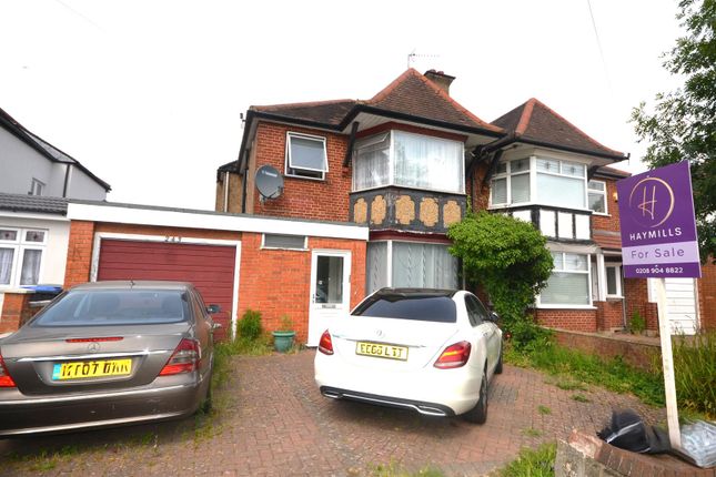 3 bed property, in Woodcock Hill, £775,000