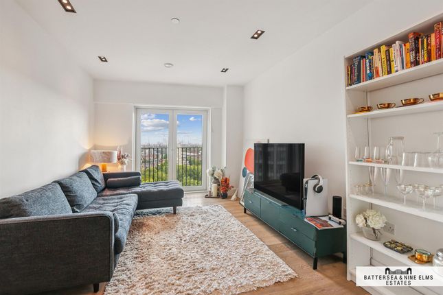 1 bed property, in Keybridge Tower, £600,000