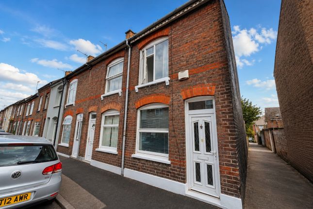 2 bed property, in Stanley Street, £220,000