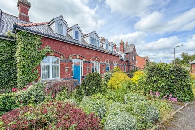 2 bed property, in Beeching Mews, £200,000