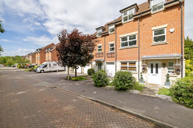 3 bed property, in Hawthorn Way, £415,000