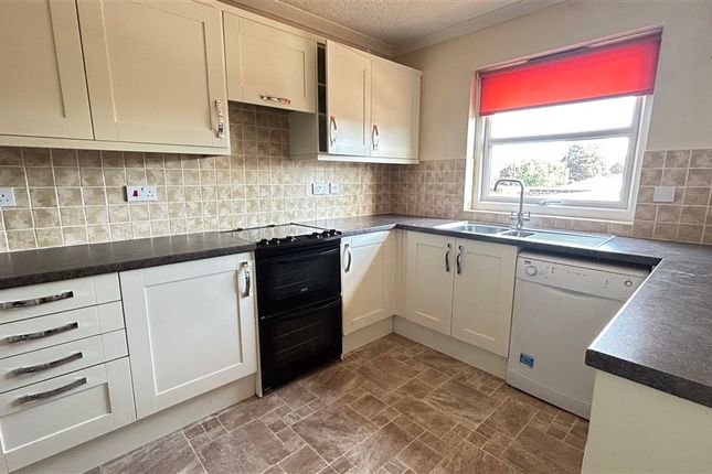 3 bed property, in High Street, £250,000