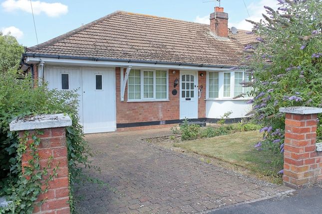 2 bed property, in Charles Way, £270,000