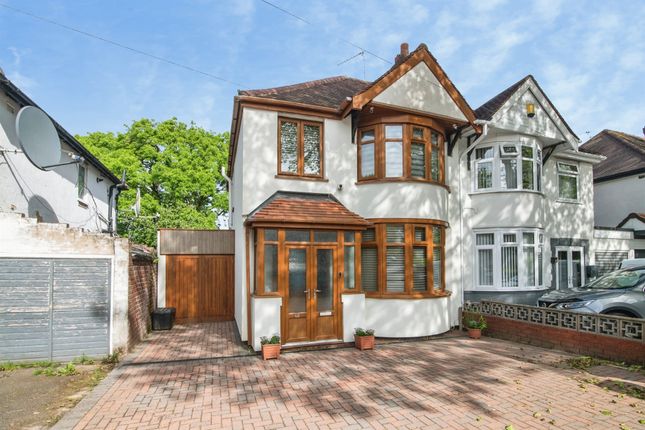 3 bed property, in Priory Road, £285,000