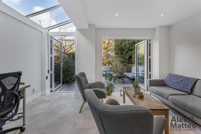 3 bed property, in Edric Road, £875,000