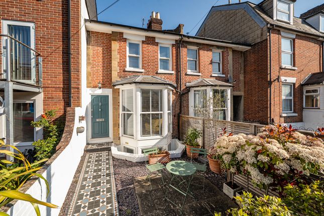 3 bed property, in Stockbridge Road, £650,000