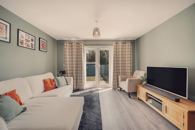 2 bed property, in Limestone Close, £220,000