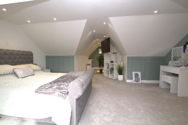 3 bed property, in Queensland Avenue, £350,000