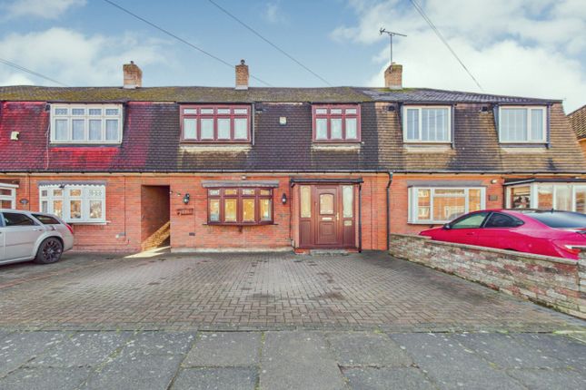 3 bed property, in Broxburn Drive, £400,000