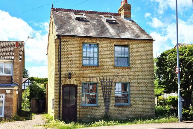 4 bed property, in Ivel Road, £400,000