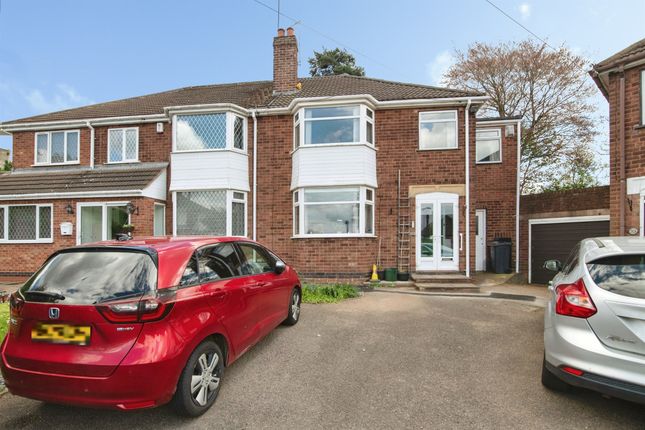 4 bed property, in Medcroft Avenue, £260,000