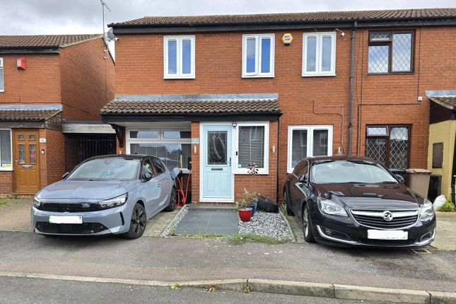4 bed property, in Linnet Close, £350,000
