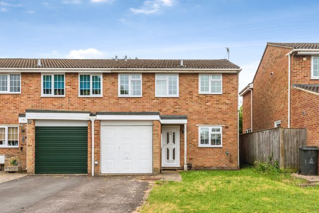 3 bed property, in Larchmore Close, £220,000