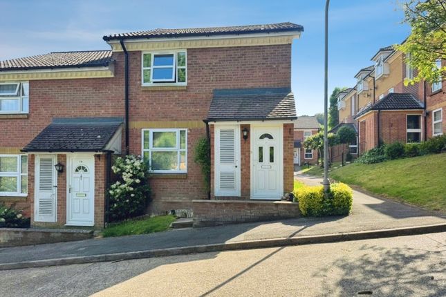 1 bed property, in Lower Furney Close, £190,000