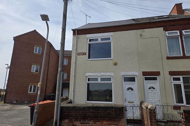 2 bed property, in Short Street, £125,000