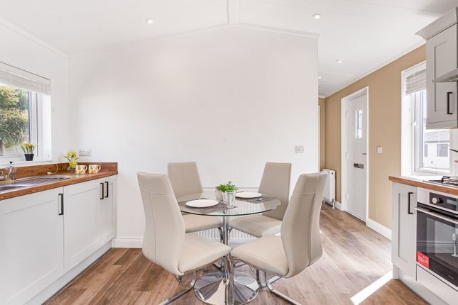 2 bed property, in Tranquility Park, £150,000