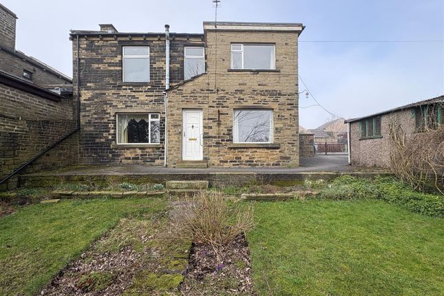 3 bed property, in Long Lane, £280,000