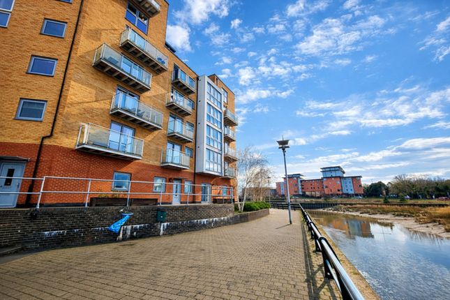 2 bed property, in Ship Wharf, £170,000