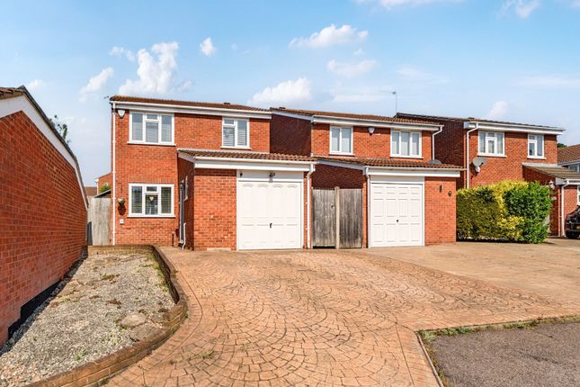 3 bed property, in Elmbourne Drive, £525,000
