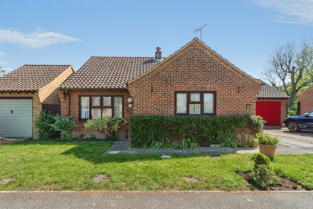 3 bed property, in Vincent Close, £260,000