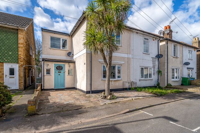 3 bed property, in Pinnacle Hill, £550,000